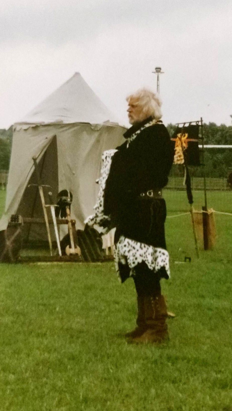 Chuck, August Lambert   